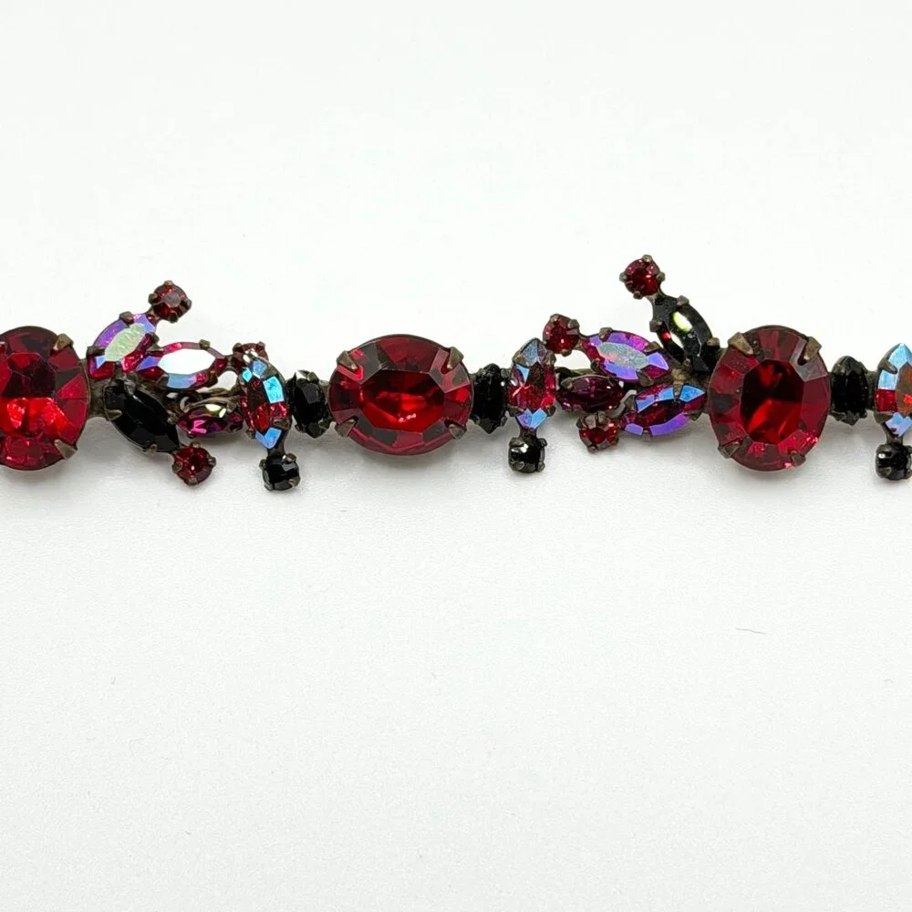 Sorrelli Classic Clover Bracelet With Red Swarovski Crystals & Antique Gold-Tone